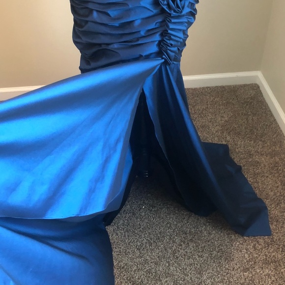 Long evening gown - Picture 5 of 7